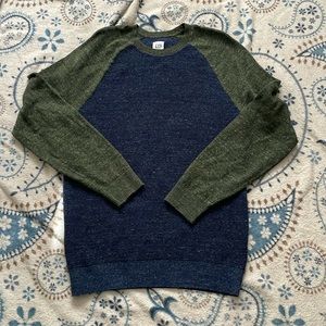 Gap sweater